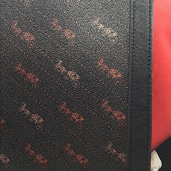 🎉Host Pick🎉🐎👜 COACH TOTE in HORSE AND CARRIAGE DIAGONAL PRINT. Bundle & save - Picture 12 of 13